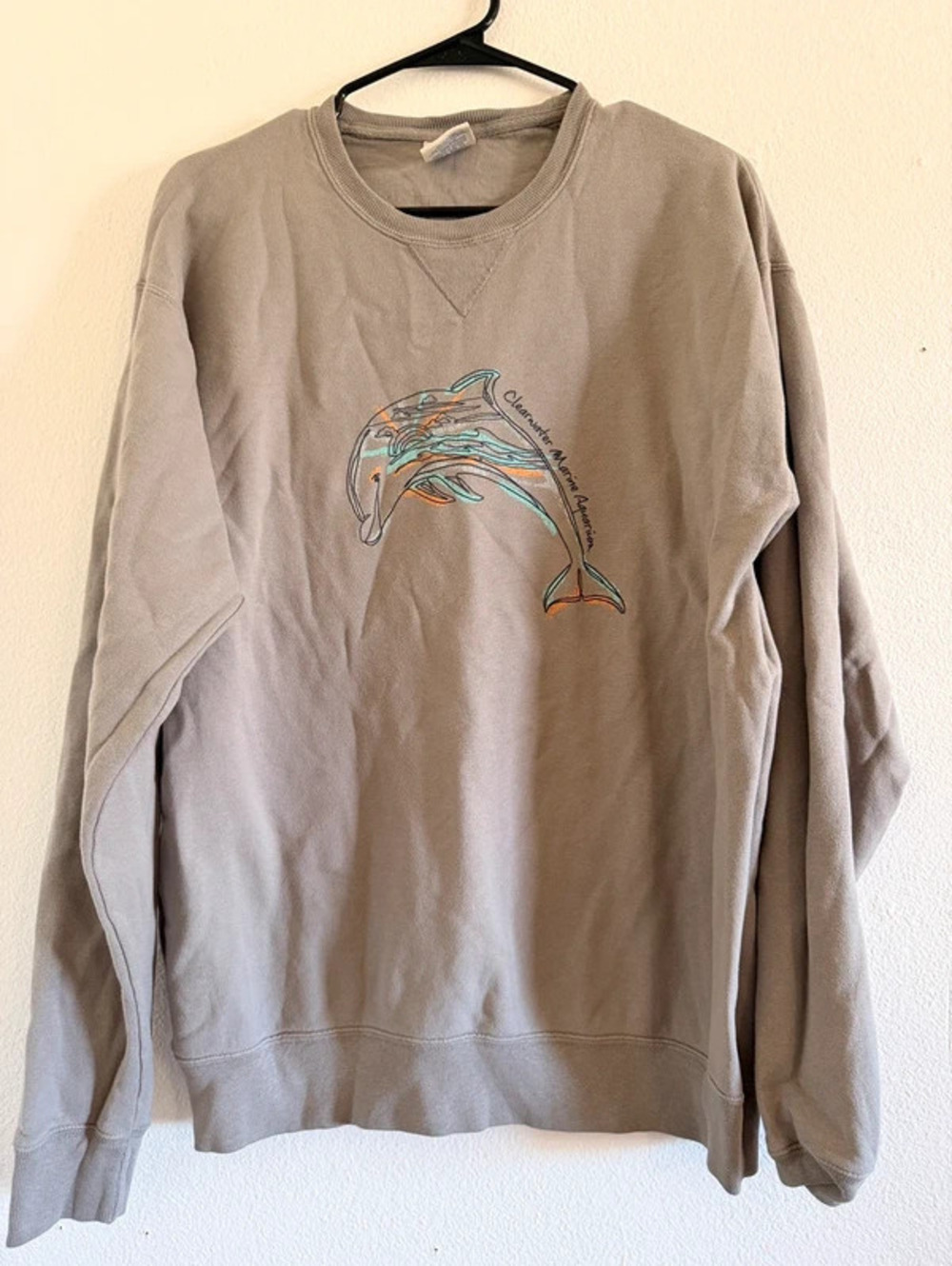 Clearwater aquarium, gray crewneck sweatshirt with dolphin size medium skuW039